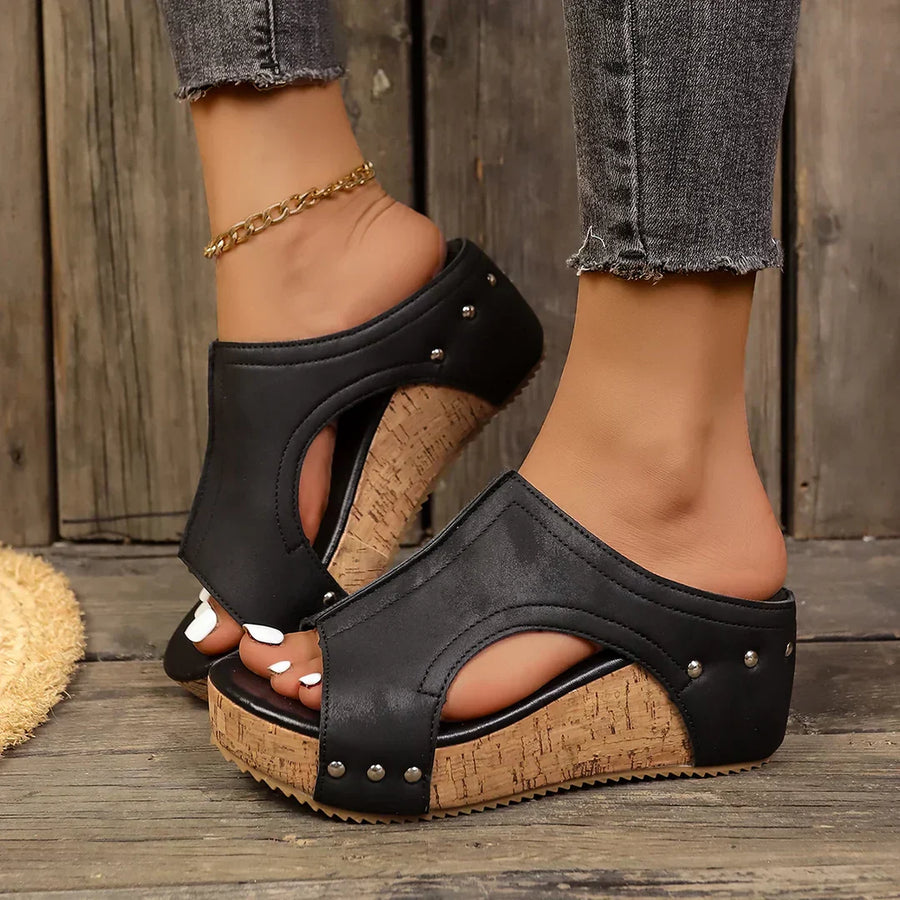 Nadine | Damskie sandały boho na platformie | Metalowe ćwieki | Slip-On z korkową platformą | Letnie sandały